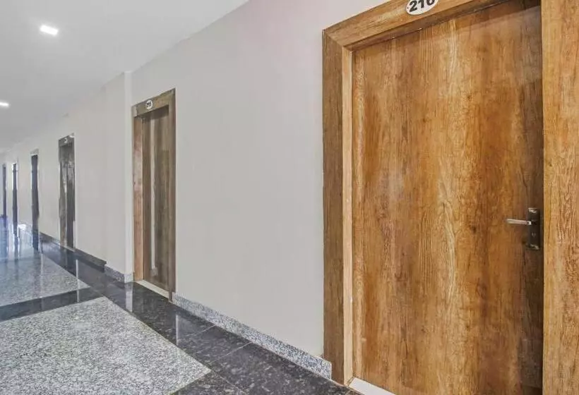 Hotelli Sai Baba Palace Lodging And Boarding