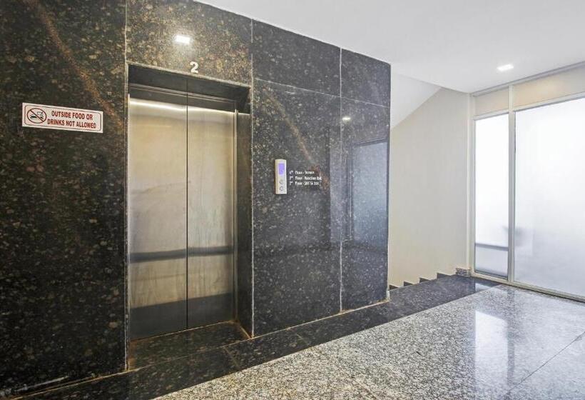 酒店 Sai Baba Palace Lodging And Boarding