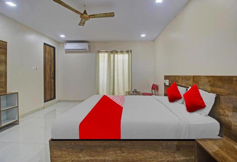 酒店 Sai Baba Palace Lodging And Boarding