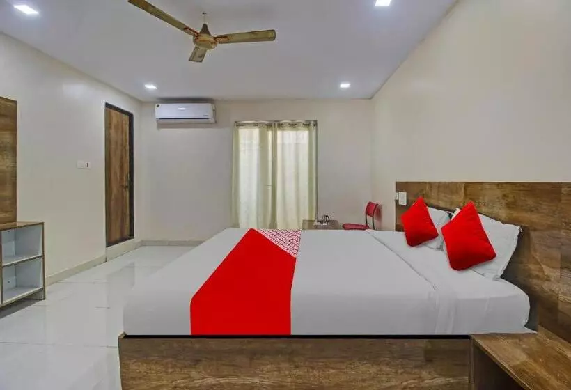 Hotelli Sai Baba Palace Lodging And Boarding