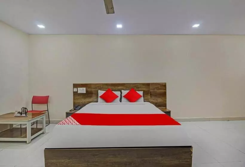 Hotelli Sai Baba Palace Lodging And Boarding