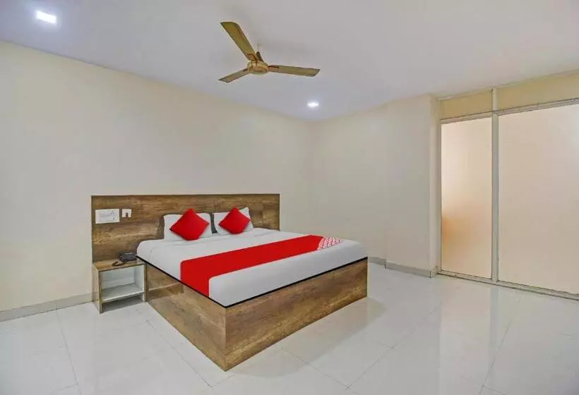 Hotelli Sai Baba Palace Lodging And Boarding