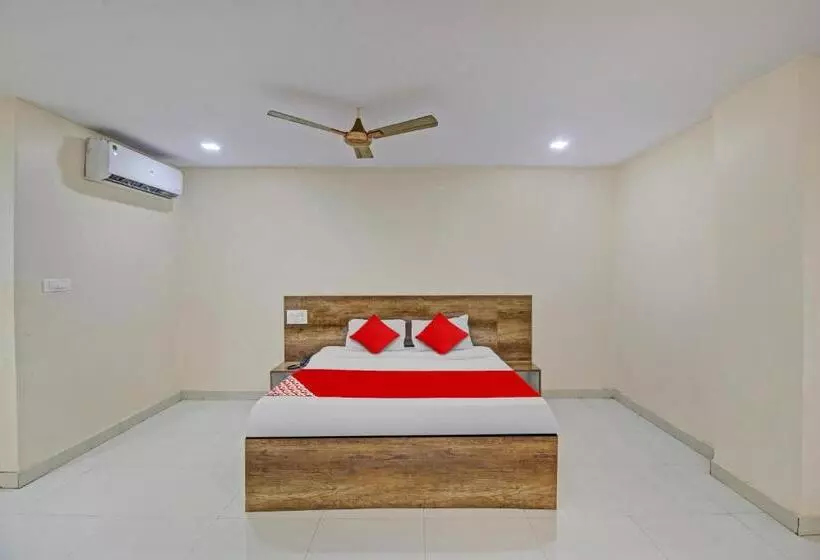 Hotelli Sai Baba Palace Lodging And Boarding