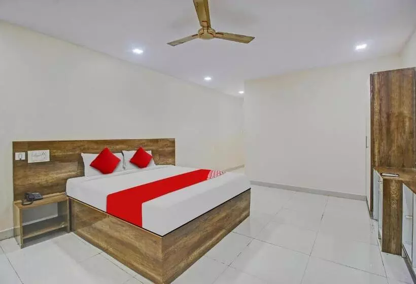 Hotelli Sai Baba Palace Lodging And Boarding