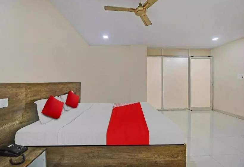 Hotelli Sai Baba Palace Lodging And Boarding