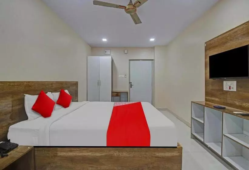 Hotelli Sai Baba Palace Lodging And Boarding