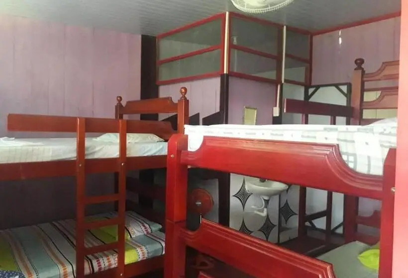 ペンション Hostal Tachiwa