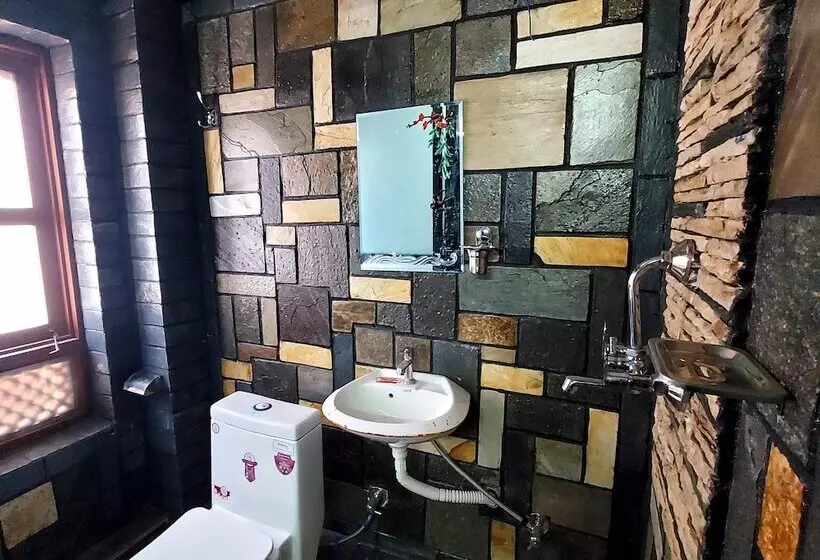 پانسیون Luniva Restaurant And Guest House