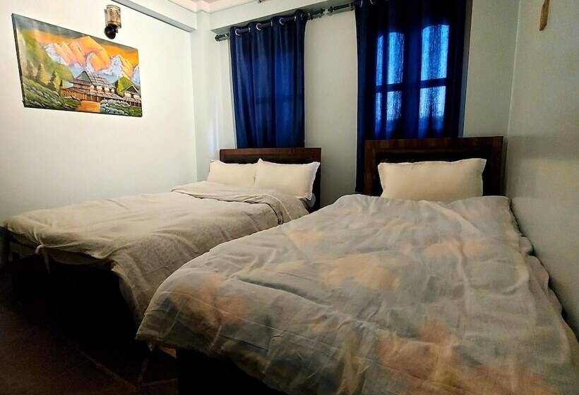 پانسیون Luniva Restaurant And Guest House