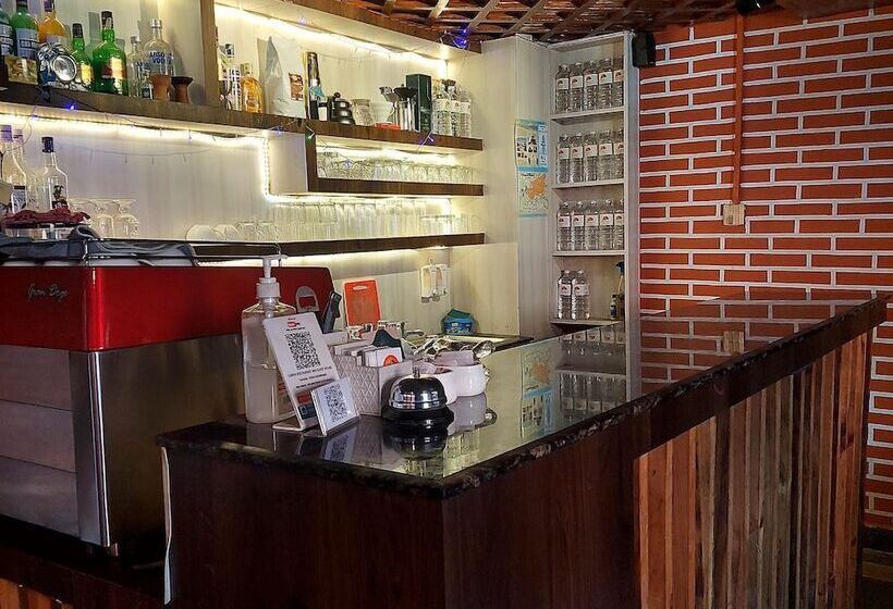 پانسیون Luniva Restaurant And Guest House