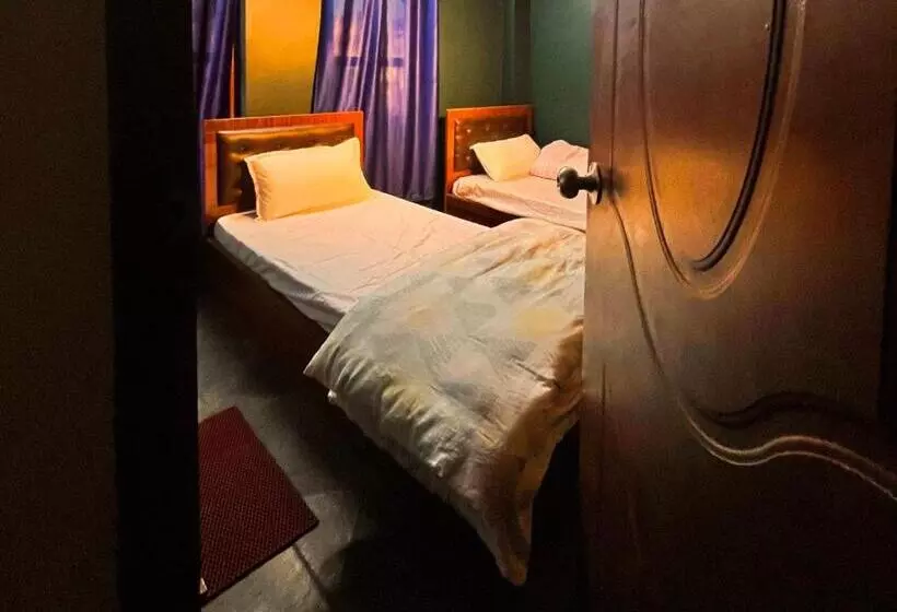 پانسیون Luniva Restaurant And Guest House