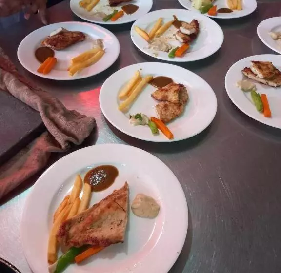 پانسیون Luniva Restaurant And Guest House