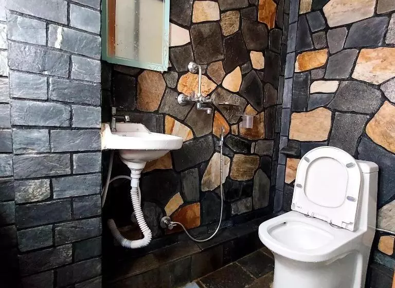 پانسیون Luniva Restaurant And Guest House