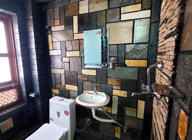 پانسیون Luniva Restaurant And Guest House