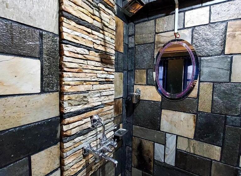 پانسیون Luniva Restaurant And Guest House