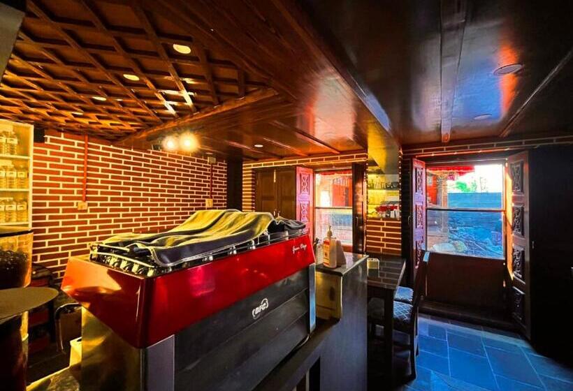 پانسیون Luniva Restaurant And Guest House