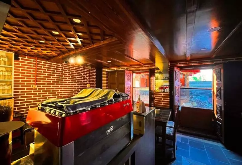 پانسیون Luniva Restaurant And Guest House