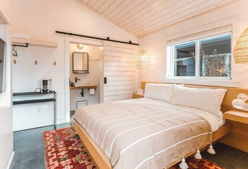 فندق صغير Shortboard Room Includes Queen Bed