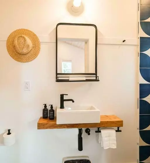 Retkeilymaja Shortboard Room Includes Queen Bed