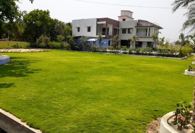 Art Resort & Farm House