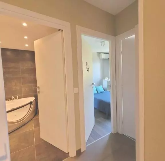 ベッドアンドブレックファースト Cosy Cottage With Private Pool