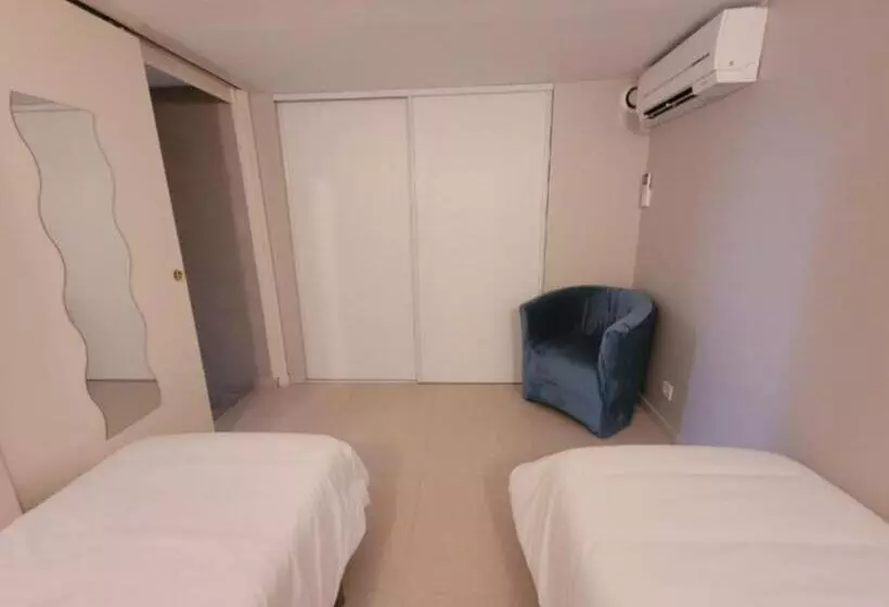 ベッドアンドブレックファースト Cosy Cottage With Private Pool