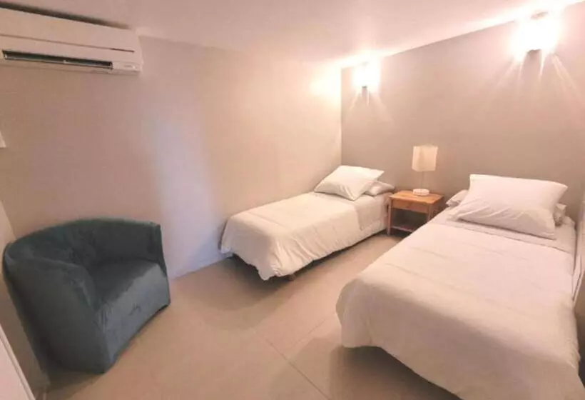 ベッドアンドブレックファースト Cosy Cottage With Private Pool
