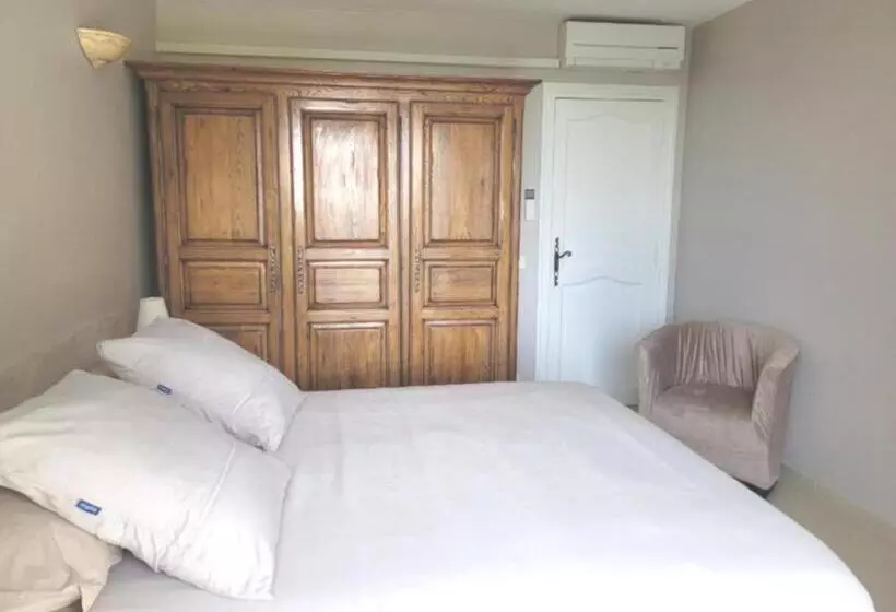 ベッドアンドブレックファースト Cosy Cottage With Private Pool