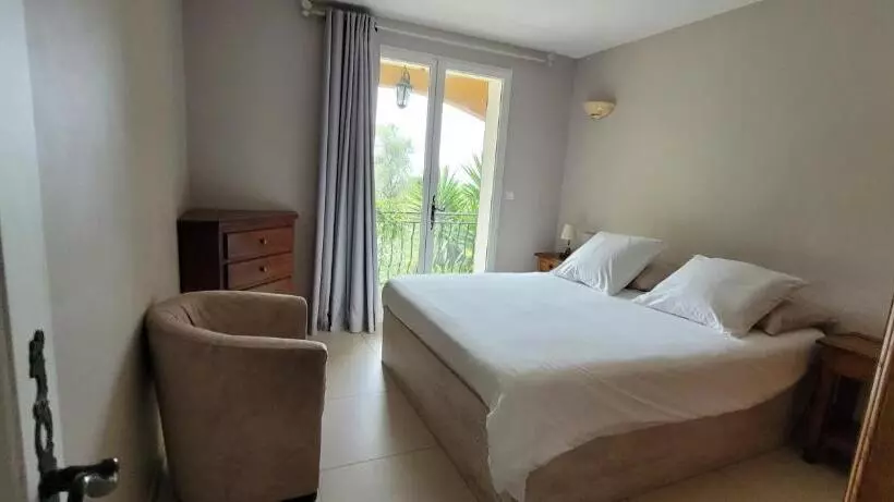 ベッドアンドブレックファースト Cosy Cottage With Private Pool