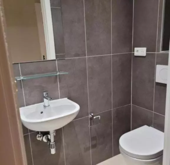 ベッドアンドブレックファースト Cosy Cottage With Private Pool
