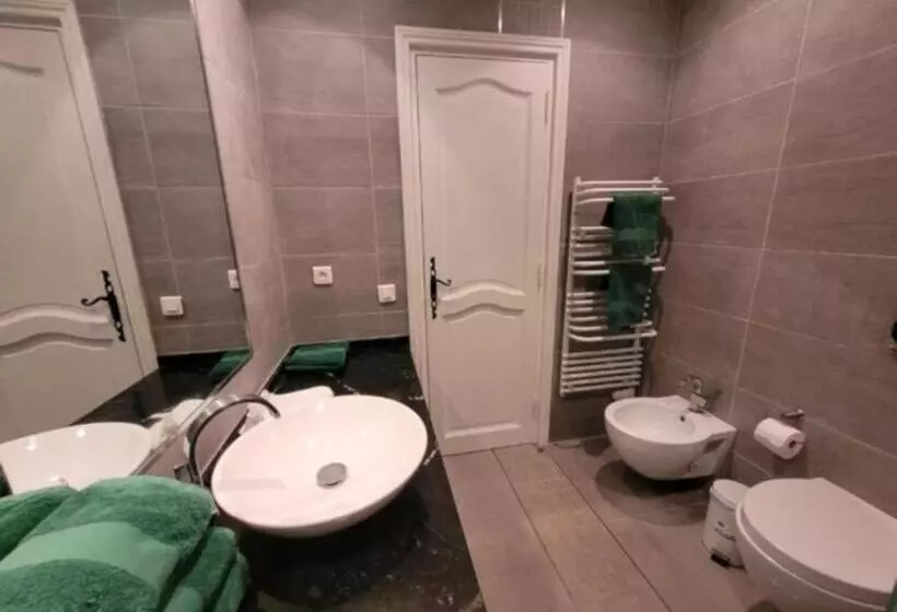ベッドアンドブレックファースト Cosy Cottage With Private Pool