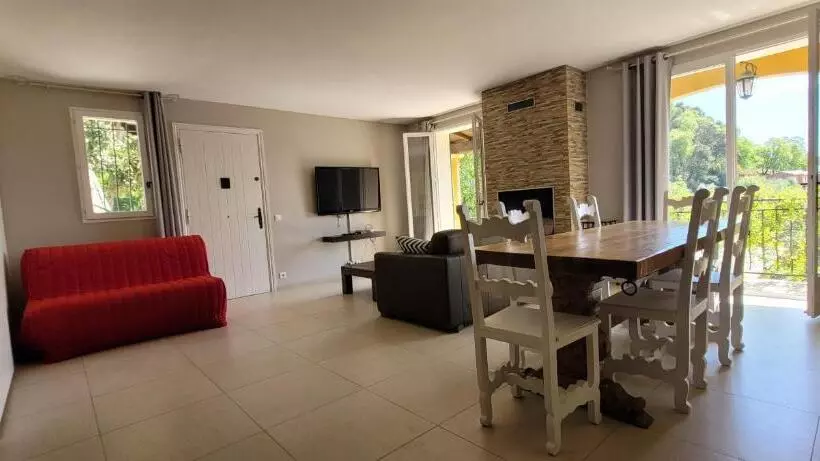 ベッドアンドブレックファースト Cosy Cottage With Private Pool