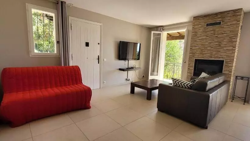 ベッドアンドブレックファースト Cosy Cottage With Private Pool