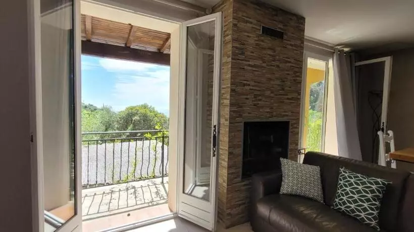 ベッドアンドブレックファースト Cosy Cottage With Private Pool