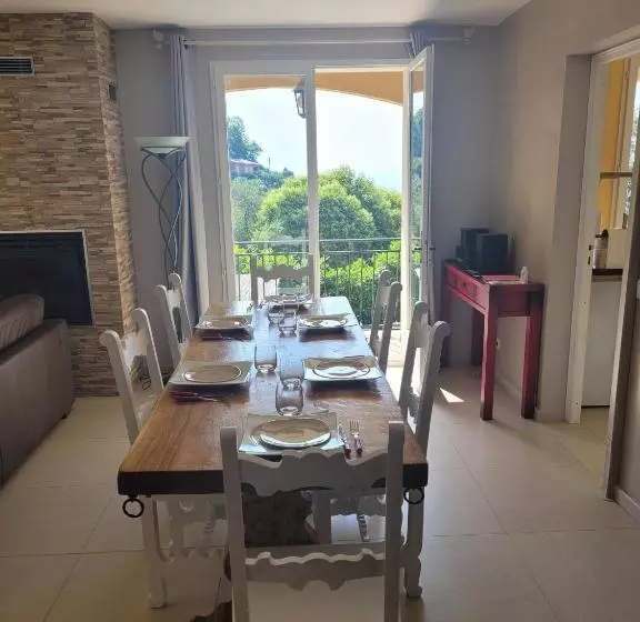 ベッドアンドブレックファースト Cosy Cottage With Private Pool