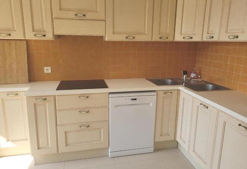 צימר Cosy Cottage With Private Pool