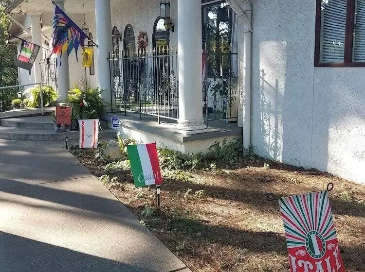 ベッドアンドブレックファースト Tuscan Manor