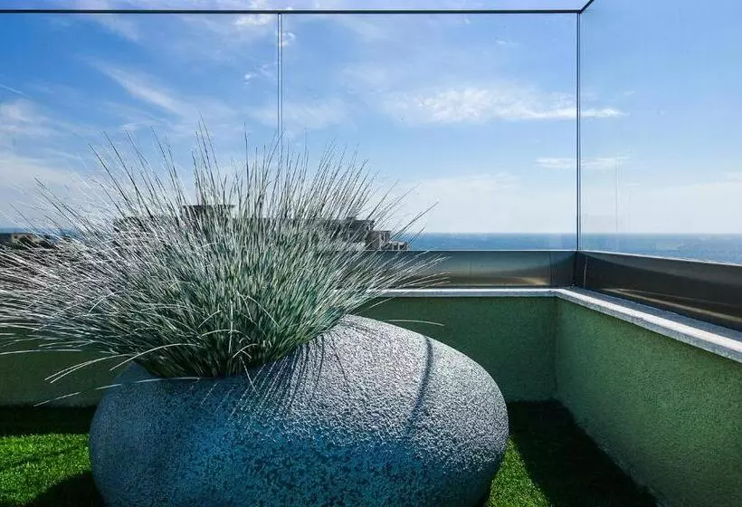 Sea Lounge