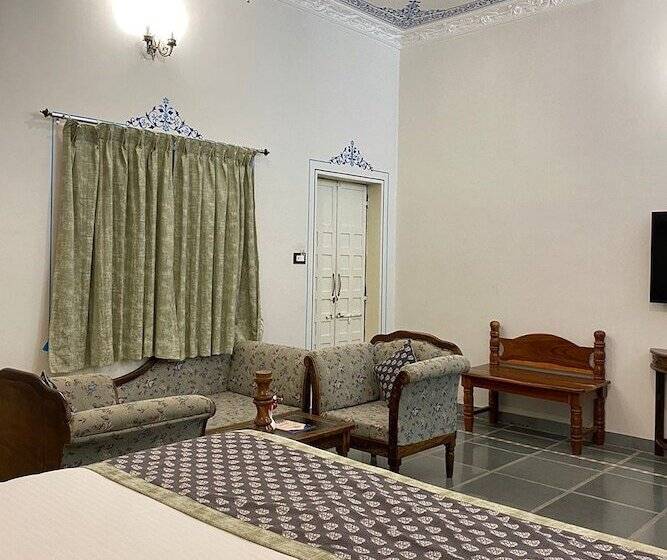 בית מלון כפרי Jai Niwas Palace Resort