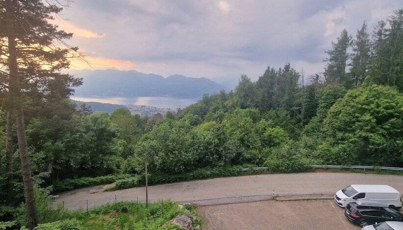 Отель Montegrino Lakeview