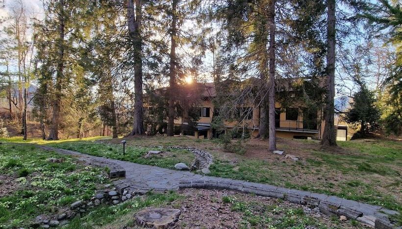 Отель Montegrino Lakeview