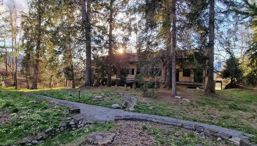 Hotelli Montegrino Lakeview