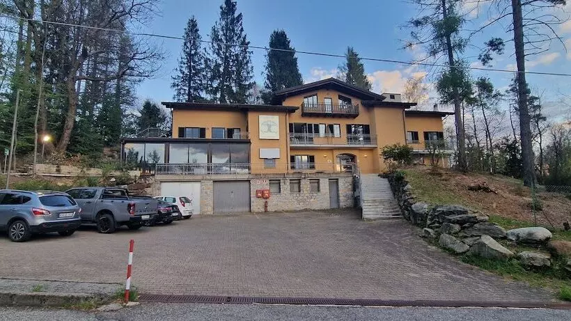 Hotelli Montegrino Lakeview