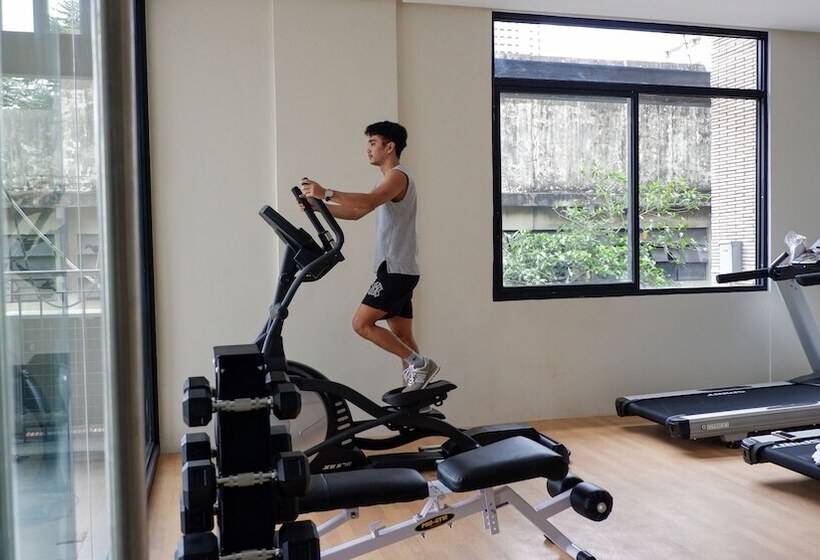 Hotel The Grid Co Living Managed By Hii