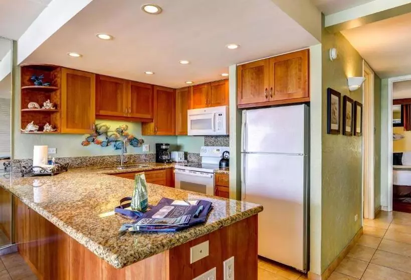 Papakea K303 2bed/2bath Stunning Ocean & Pool Views