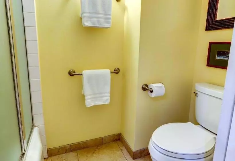 Papakea K303 2bed/2bath Stunning Ocean & Pool Views