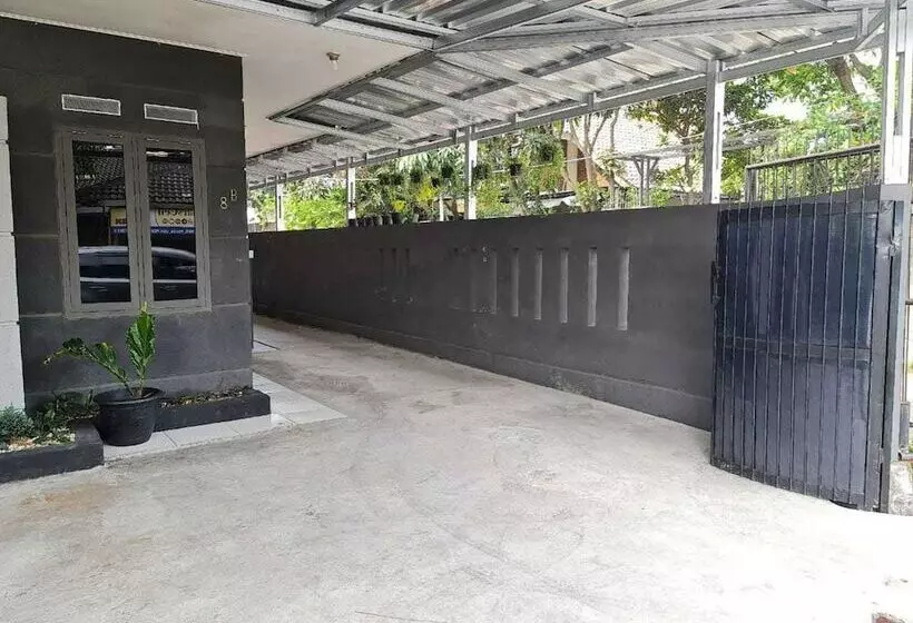 هتل Express O 92035 Rumah Singgah 8b Syariah