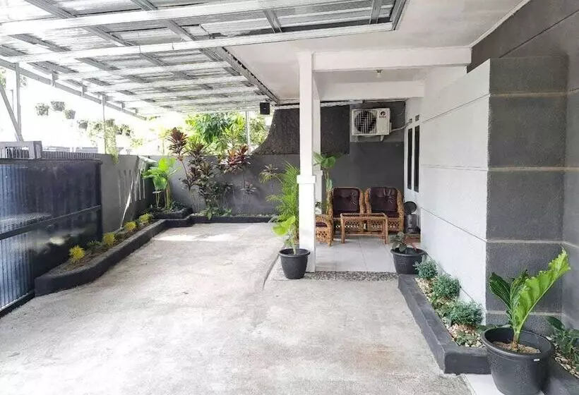 هتل Express O 92035 Rumah Singgah 8b Syariah