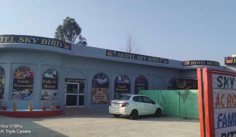 ホテル Oyo  Sky Bird