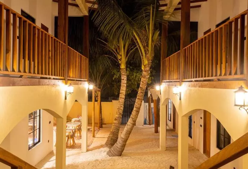 پانسیون Ahiva Village